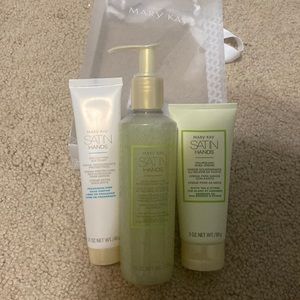 Mary Kay Satin Hands Set